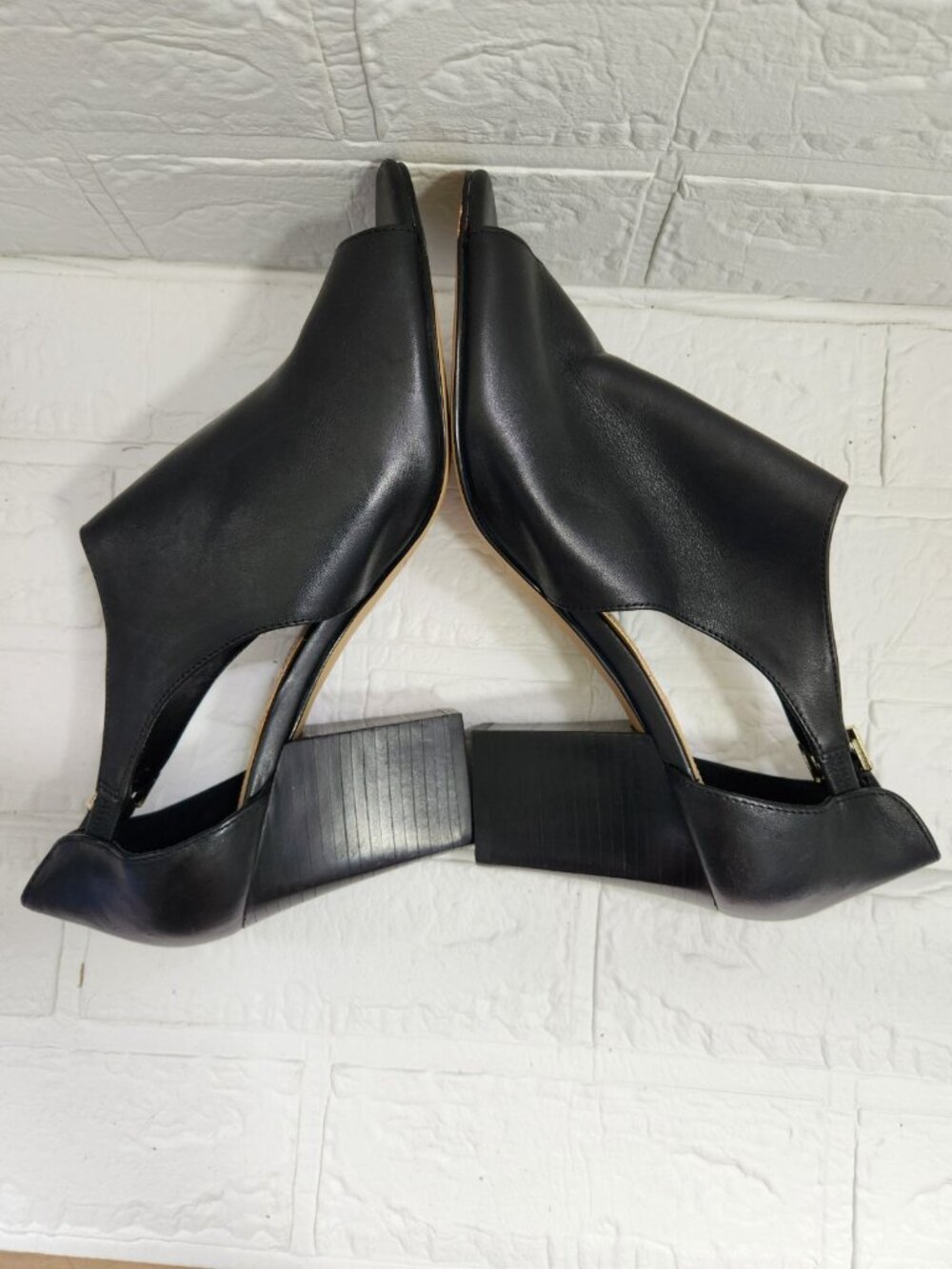Tahari Heels Women Size 10 Black Leather Peep Toe Cut Outs Buckle Classic Work - Picture 3 of 8